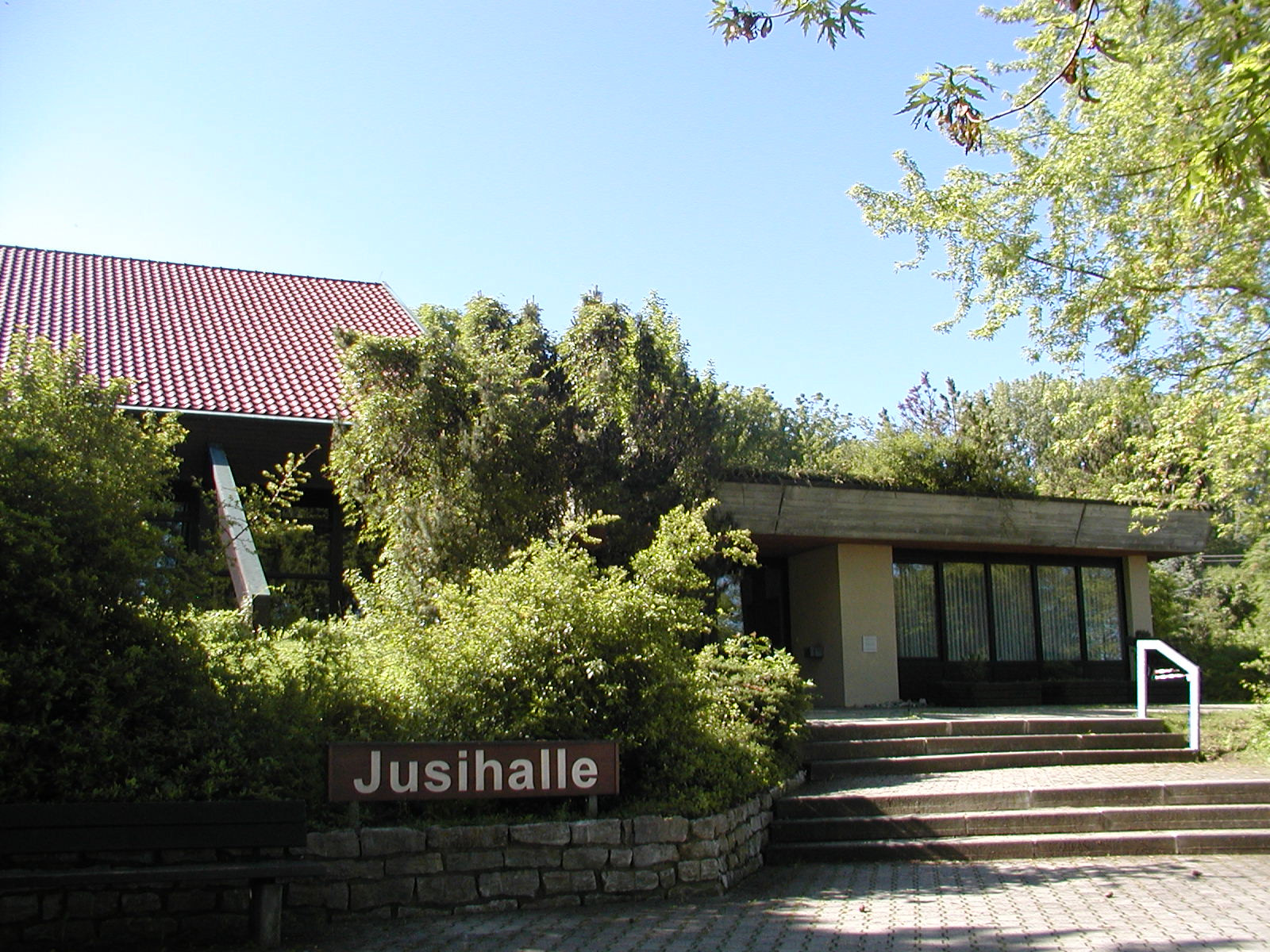  Jusihalle 